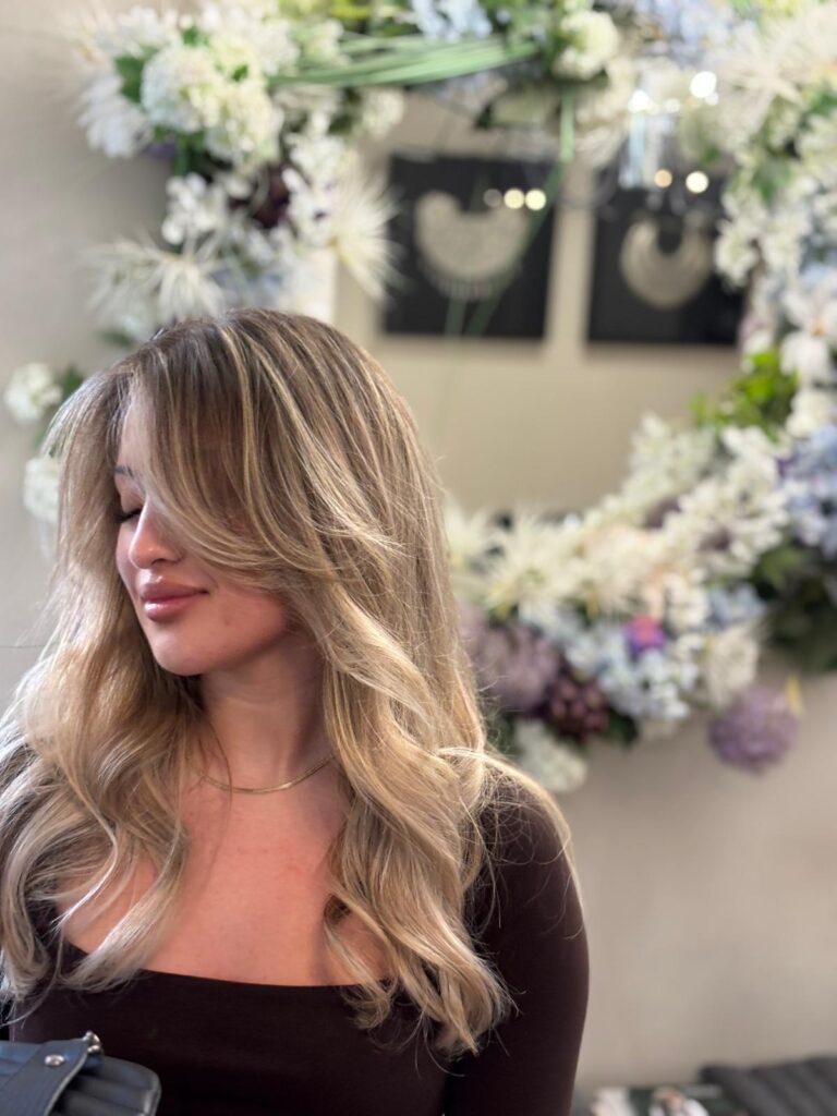 Balayage blond natural și luminos