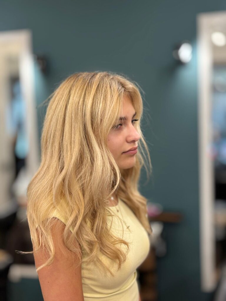 Blond auriu cu onduleuri